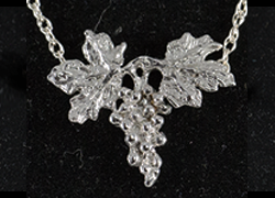 Jewelry Small Grape Pendant Necklace Image